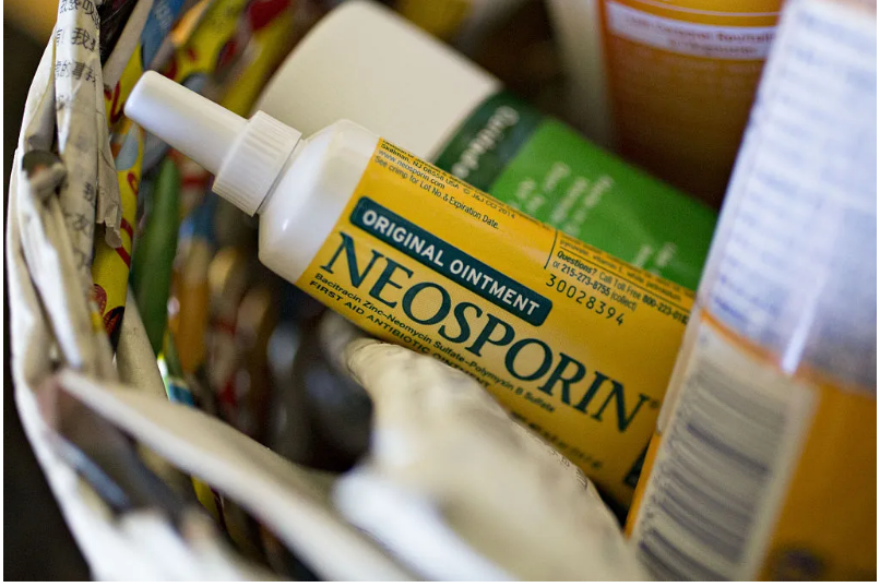 在鼻腔中涂抹孚諾軟膏（Neosporin）真的可以幫助預(yù)防病毒感染嗎？